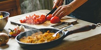 Zubereitung einer Tomatensauce
